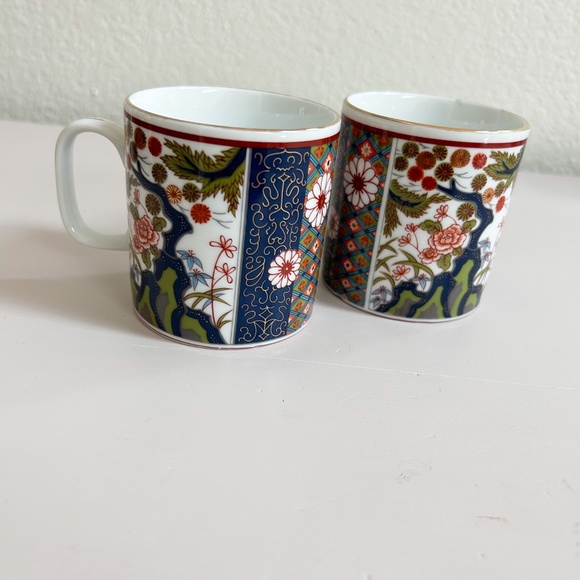 Vintage Old Imari Japanese Mugs - Set of two - smaller cups - Picture 6 of 8